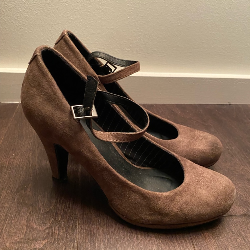 Brown Suede heels